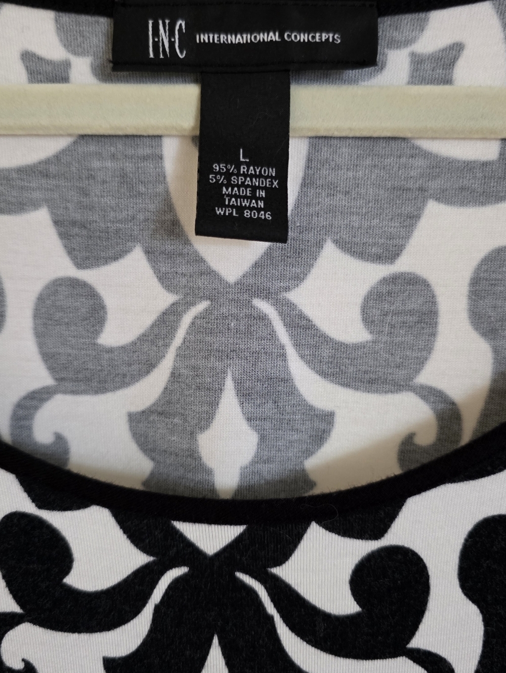 INC International Concepts Black and White Medallion Long Sleeve Top - Picture 2 of 7